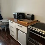 Studio 104- Free Parking Onsite -Private Entrance